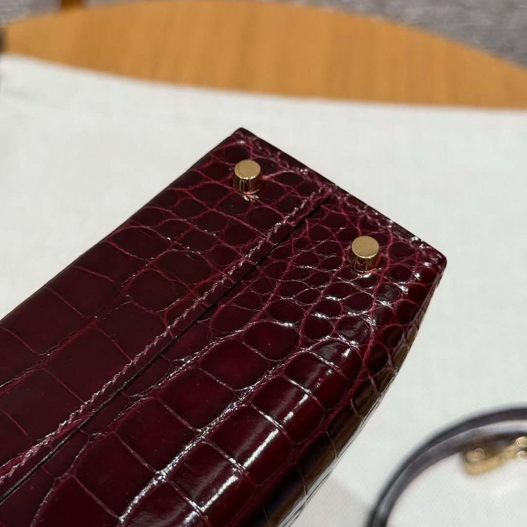 Hermes Kelly Mini 2 19CM Bag Handmade In Alligator Leather from Mississippi Gold Hardware 57 Bordeaux - Image 7