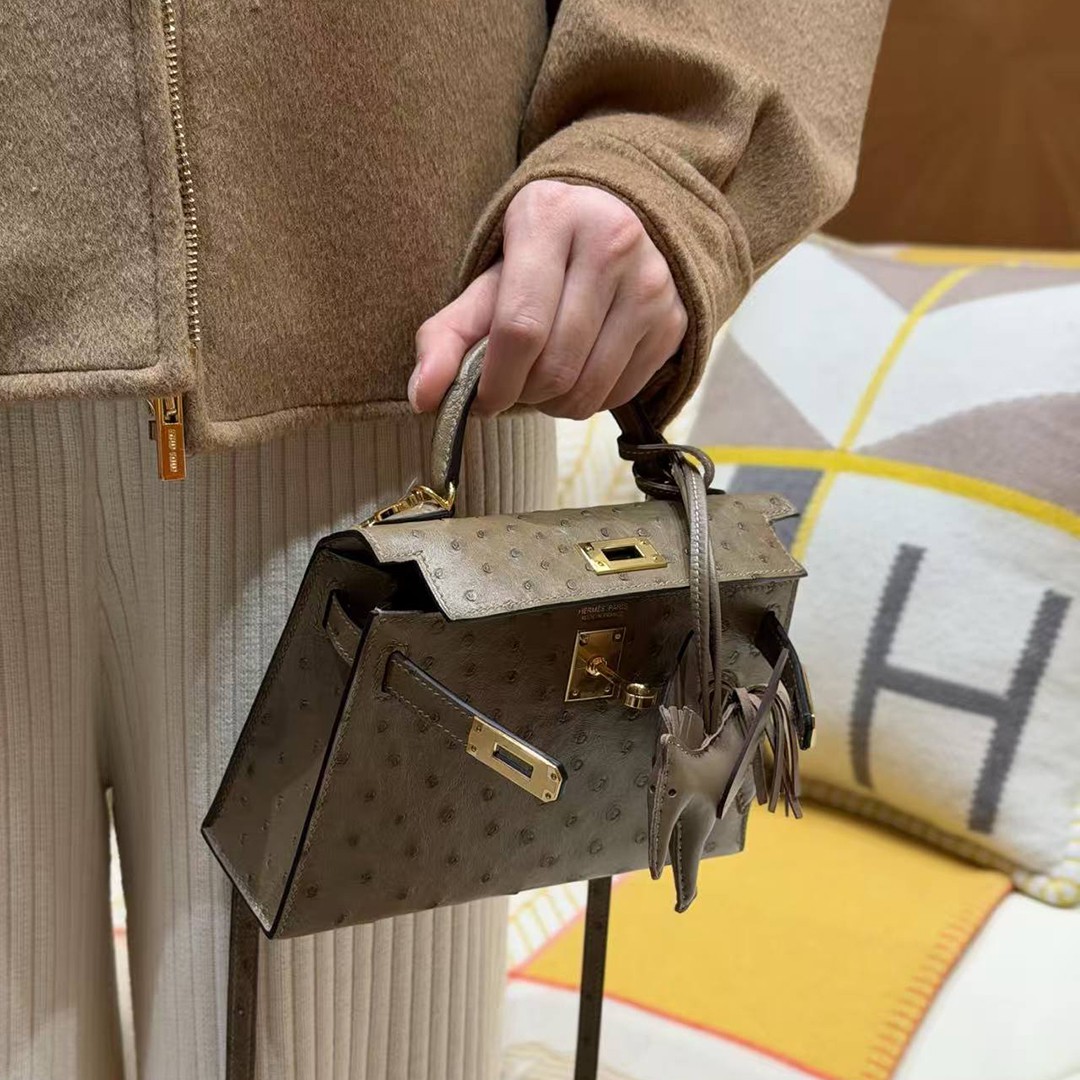 Hermes Kelly Mini 2 19CM Bag Handmade In KK Ostrich Leather from South Africa Gold Hardware 81 Gris Tourterlle - Image 3