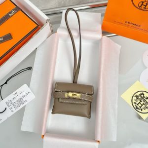 Alternative view of Hermes Kellyfestival Charm Swift Calfskin Gold Hardware Etoupe H084665CC18