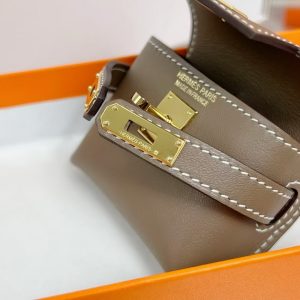Hermes Kellyfestival Charm Swift Calfskin Gold Hardware Etoupe H084665CC18 - Image 3