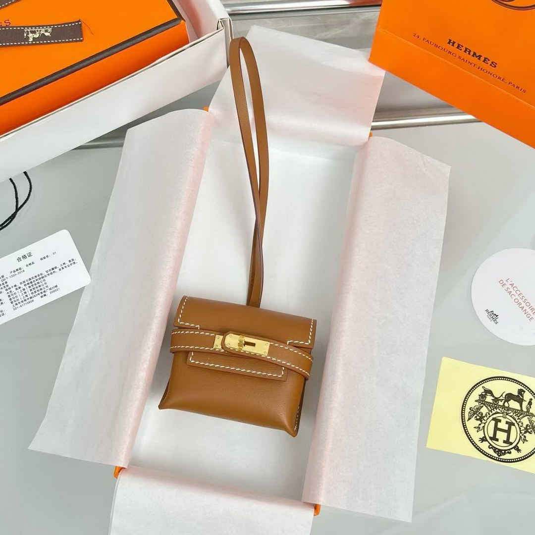 Hermes Kellyfestival Charm Swift Calfskin Gold Hardware Gold H084665CC37 - Image 9
