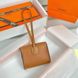 Hermes Kellyfestival Charm Swift Calfskin Gold Hardware Gold H084665CC37 - Image 4
