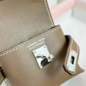 Hermes Kellyfestival Charm Kelly Bag Charm Swift Calfskin Silver Hardware Etoupe H084665CK18 - Image 7