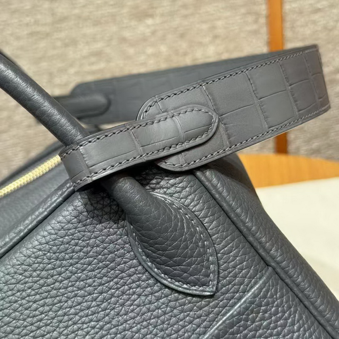 Hermes Lindy 30 CM Bag Handmade In Taurillon Clemence Leather And Matte Alligator Crocodile Gold Hardware 88 Graphite - Image 10