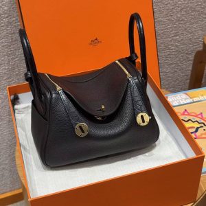 Hermes Lindy 26 CM Bag Handmade In Taurillon Clemence Leather And Matte Alligator Crocodile Gold Hardware 89 Noir - Image 11