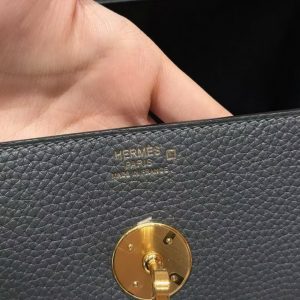 Hermes Lindy 26 CM Bag Handmade In Taurillon Clemence Leather And Matte Alligator Crocodile Gold Hardware 0L Gris Meyer - Image 16