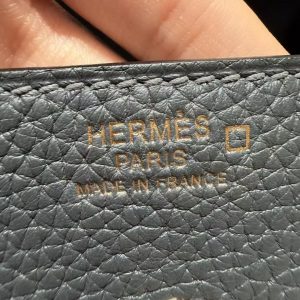 Hermes Lindy 26 CM Bag Handmade In Taurillon Clemence Leather And Matte Alligator Crocodile Gold Hardware 0L Gris Meyer - Image 15