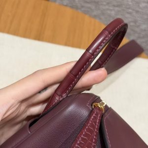 Hermes Lindy Mini 19 CM Bag Handmade In Swift Leather Matte Alligator from Mississippi Gold Hardware 0G Rouge Seller - Image 12
