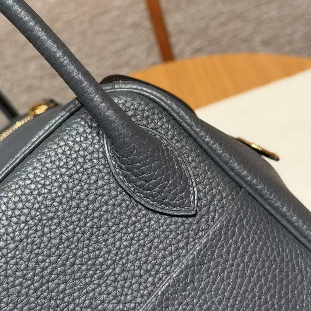 Hermes Lindy 26 CM Bag Handmade In Taurillon Clemence Leather And Matte Alligator Crocodile Gold Hardware 0L Gris Meyer - Image 7