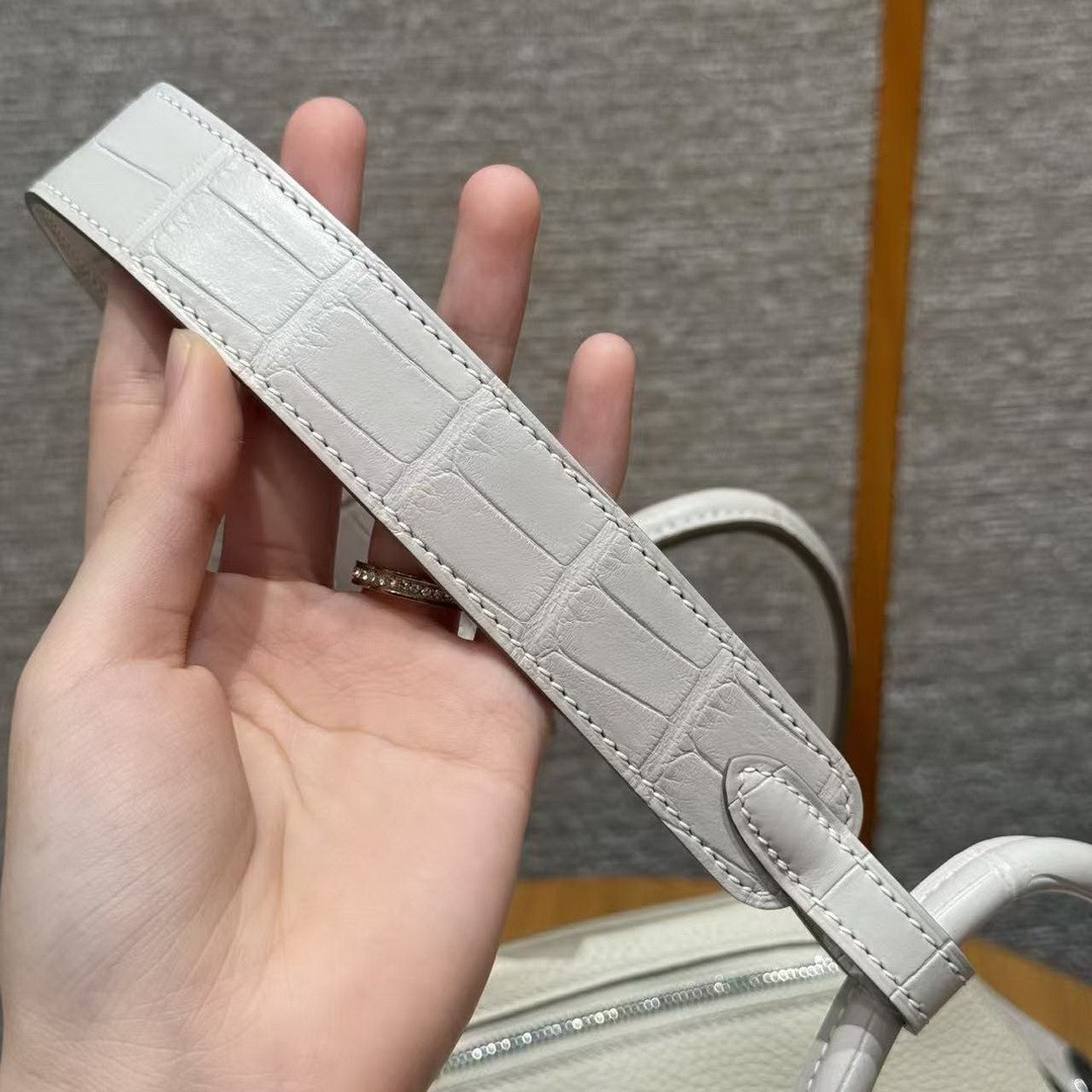 Hermes Lindy 26 CM Bag Handmade In Taurillon Clemence Leather and Matte Alligator Crocodile Silver Hardware 8L Beton - Image 6
