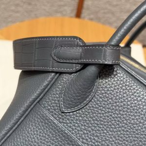 Hermes Lindy 26 CM Bag Handmade In Taurillon Clemence Leather And Matte Alligator Crocodile Gold Hardware 0L Gris Meyer - Image 6