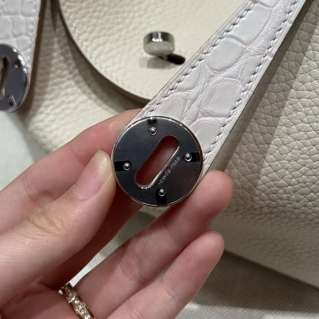 Hermes Lindy 26 CM Bag Handmade In Taurillon Clemence Leather and Matte Alligator Crocodile Silver Hardware 8L Beton - Image 15