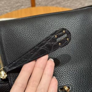 Hermes Lindy 26 CM Bag Handmade In Taurillon Clemence Leather And Matte Alligator Crocodile Gold Hardware 89 Noir - Image 9
