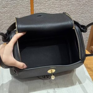 Hermes Lindy 26 CM Bag Handmade In Taurillon Clemence Leather And Matte Alligator Crocodile Gold Hardware 89 Noir - Image 14