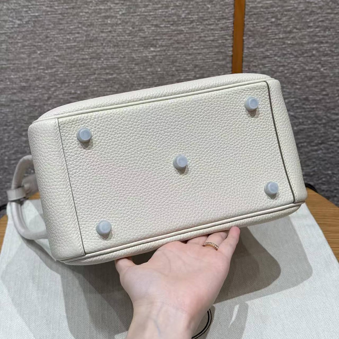 Hermes Lindy 26 CM Bag Handmade In Taurillon Clemence Leather and Matte Alligator Crocodile Silver Hardware 8L Beton - Image 17