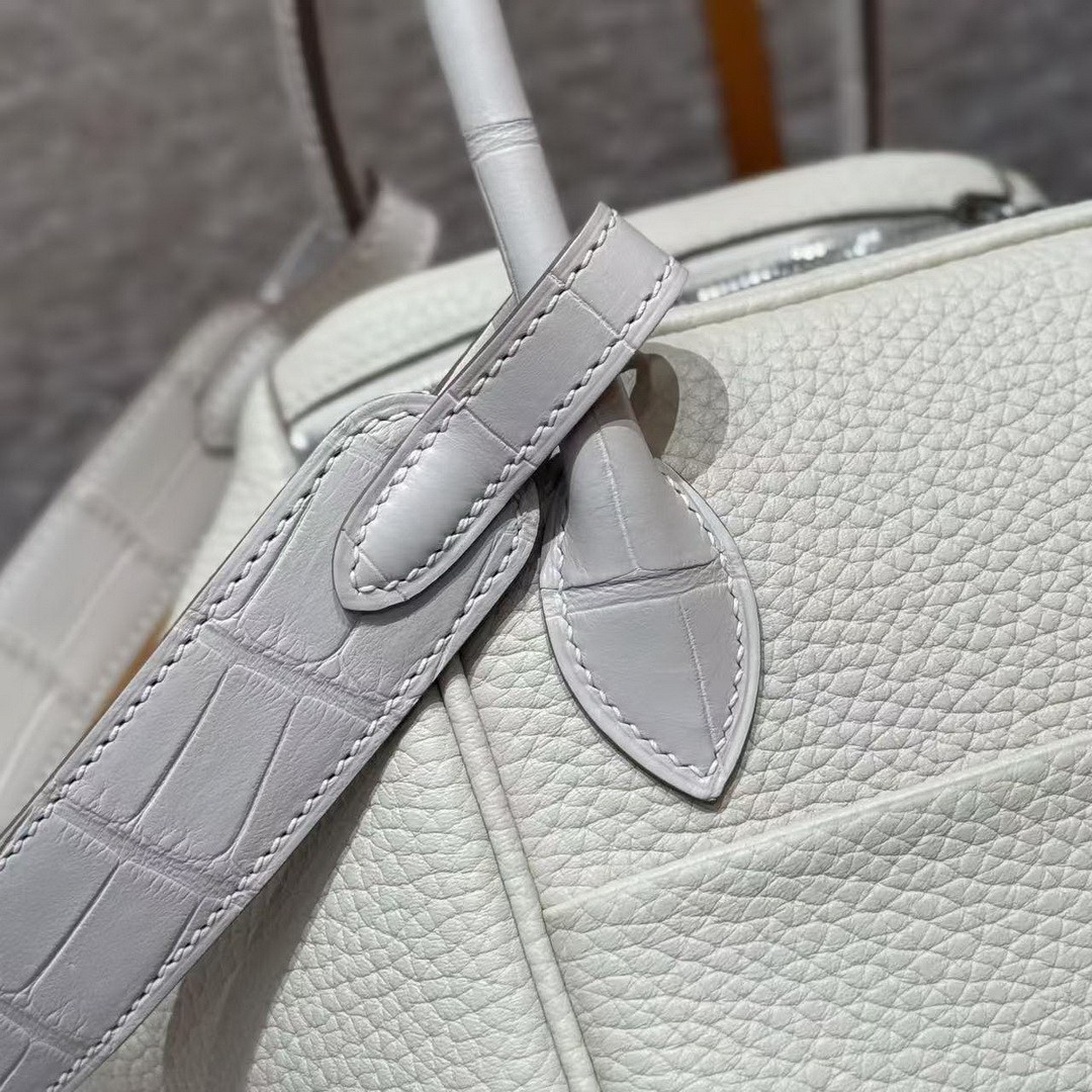Hermes Lindy 26 CM Bag Handmade In Taurillon Clemence Leather and Matte Alligator Crocodile Silver Hardware 8L Beton - Image 11