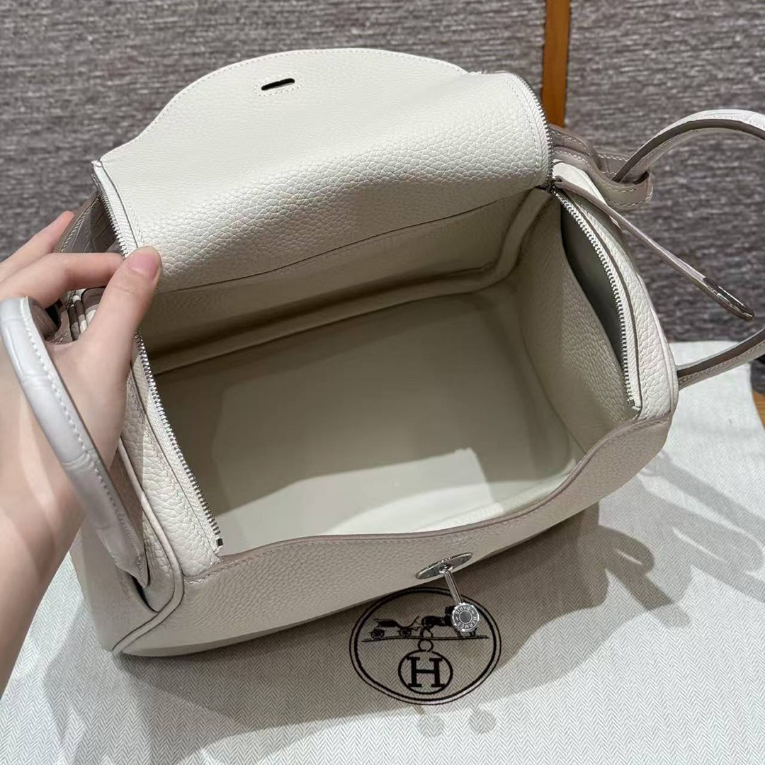 Hermes Lindy 26 CM Bag Handmade In Taurillon Clemence Leather and Matte Alligator Crocodile Silver Hardware 8L Beton - Image 16
