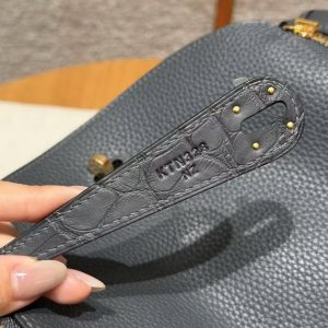 Hermes Lindy 26 CM Bag Handmade In Taurillon Clemence Leather And Matte Alligator Crocodile Gold Hardware 0L Gris Meyer - Image 14