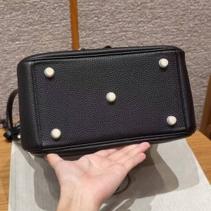 Hermes Lindy 26 CM Bag Handmade In Taurillon Clemence Leather And Matte Alligator Crocodile Gold Hardware 89 Noir - Image 15