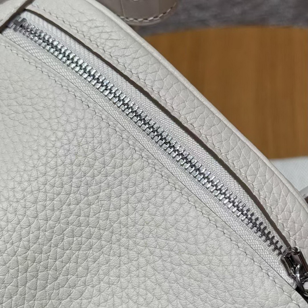 Hermes Lindy 26 CM Bag Handmade In Taurillon Clemence Leather and Matte Alligator Crocodile Silver Hardware 8L Beton - Image 8