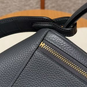 Hermes Lindy 26 CM Bag Handmade In Taurillon Clemence Leather And Matte Alligator Crocodile Gold Hardware 0L Gris Meyer - Image 9