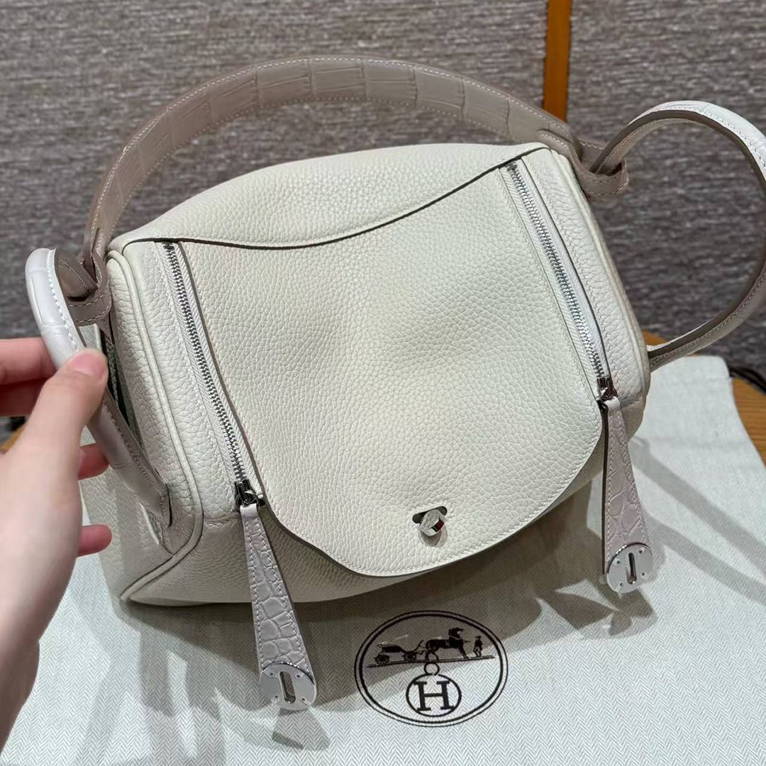 Hermes Lindy 26 CM Bag Handmade In Taurillon Clemence Leather and Matte Alligator Crocodile Silver Hardware 8L Beton - Image 12