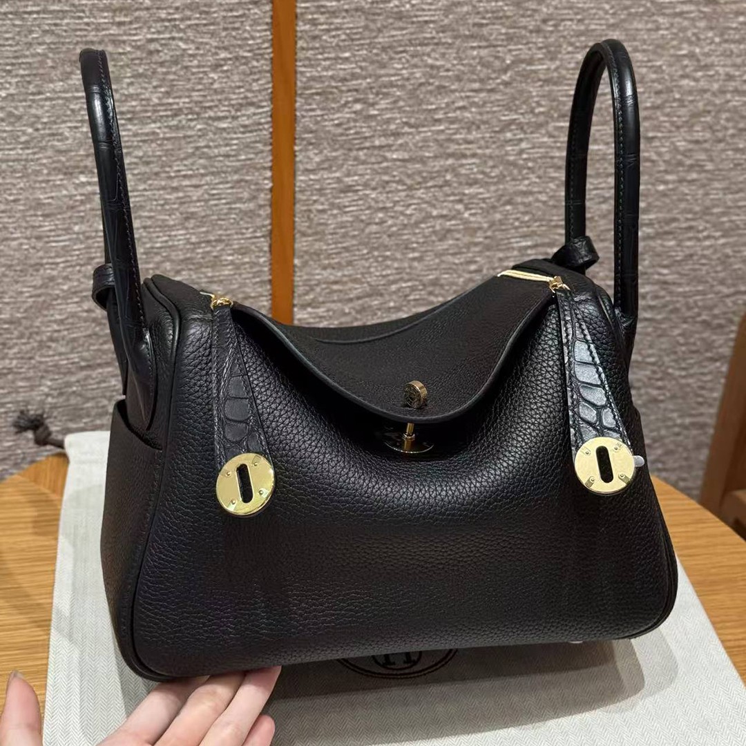 Hermes Lindy 26 CM Bag Handmade In Taurillon Clemence Leather And Matte Alligator Crocodile Gold Hardware 89 Noir