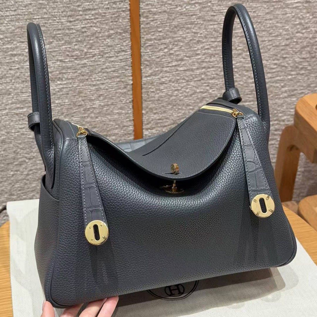 Hermes Lindy 26 CM Bag Handmade In Taurillon Clemence Leather And Matte Alligator Crocodile Gold Hardware 0L Gris Meyer