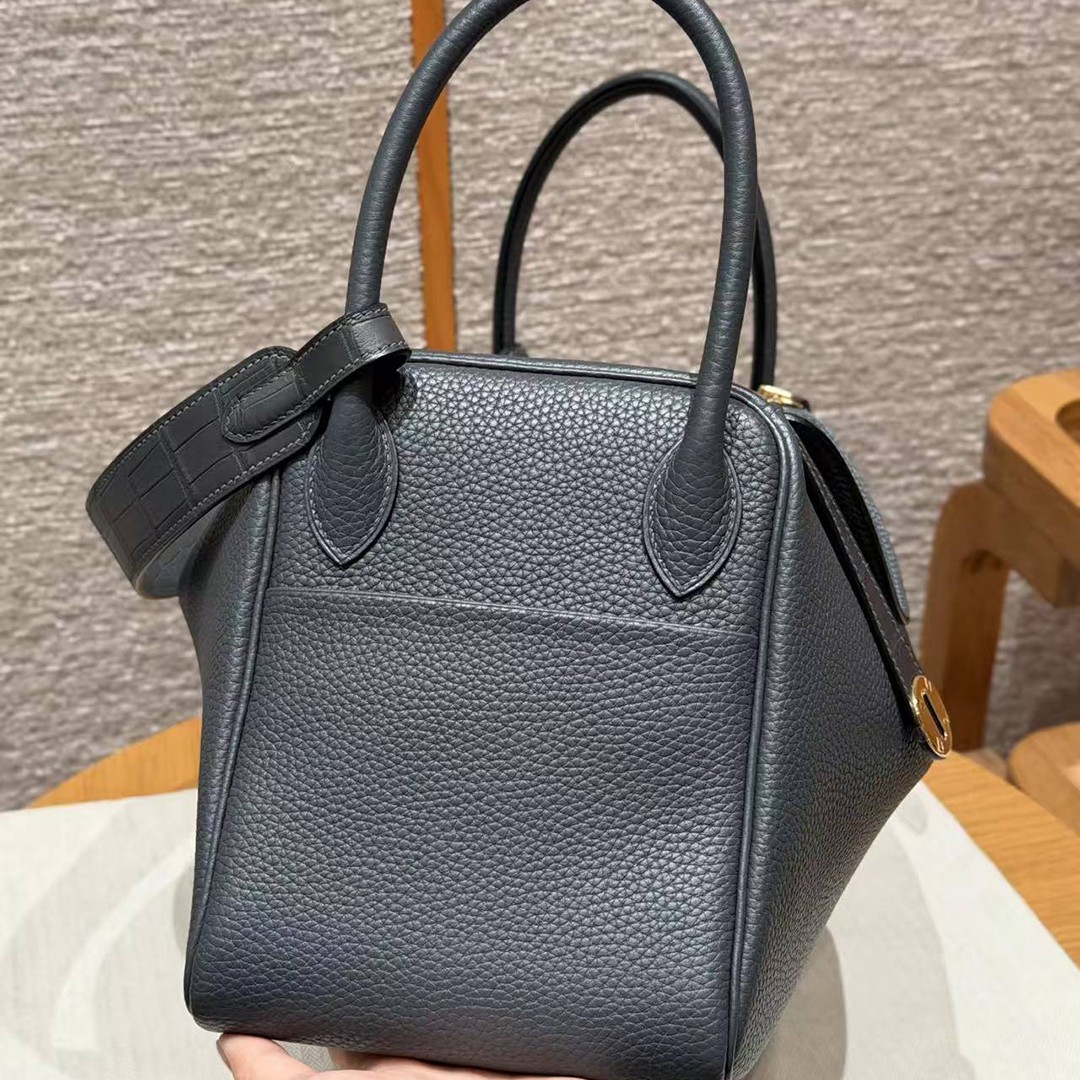 Hermes Lindy 26 CM Bag Handmade In Taurillon Clemence Leather And Matte Alligator Crocodile Gold Hardware 0L Gris Meyer - Image 20