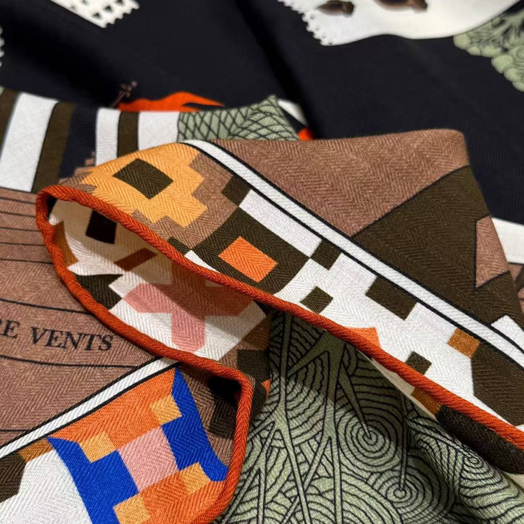 Hermes Le Palais des Quatre Vents Shawl 140 70% Cashmere 30% Silk H244312S 07 - Image 3