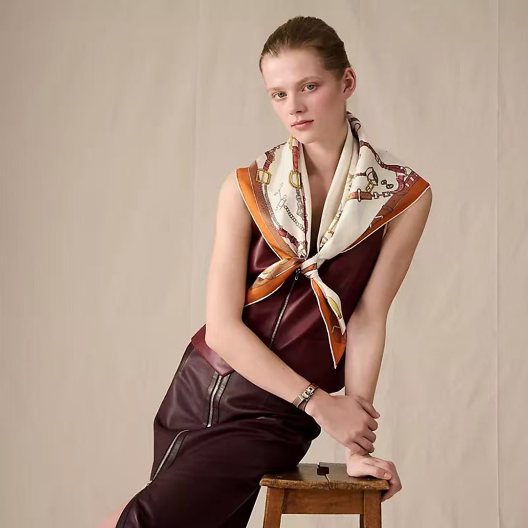 Hermes Les Chevaux Dechaines Scarf 90 100% Silk H004096S 13 - Image 4