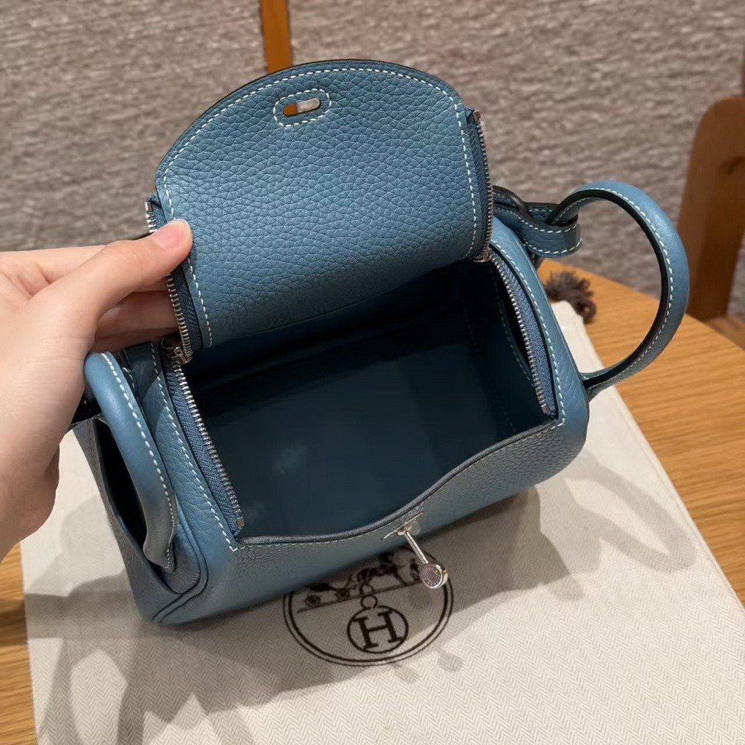 Hermes Lindy 19 CM Bag Handmade In Taurillon Clemence Leather Silver Hardware 75 Blue Jean - Image 17