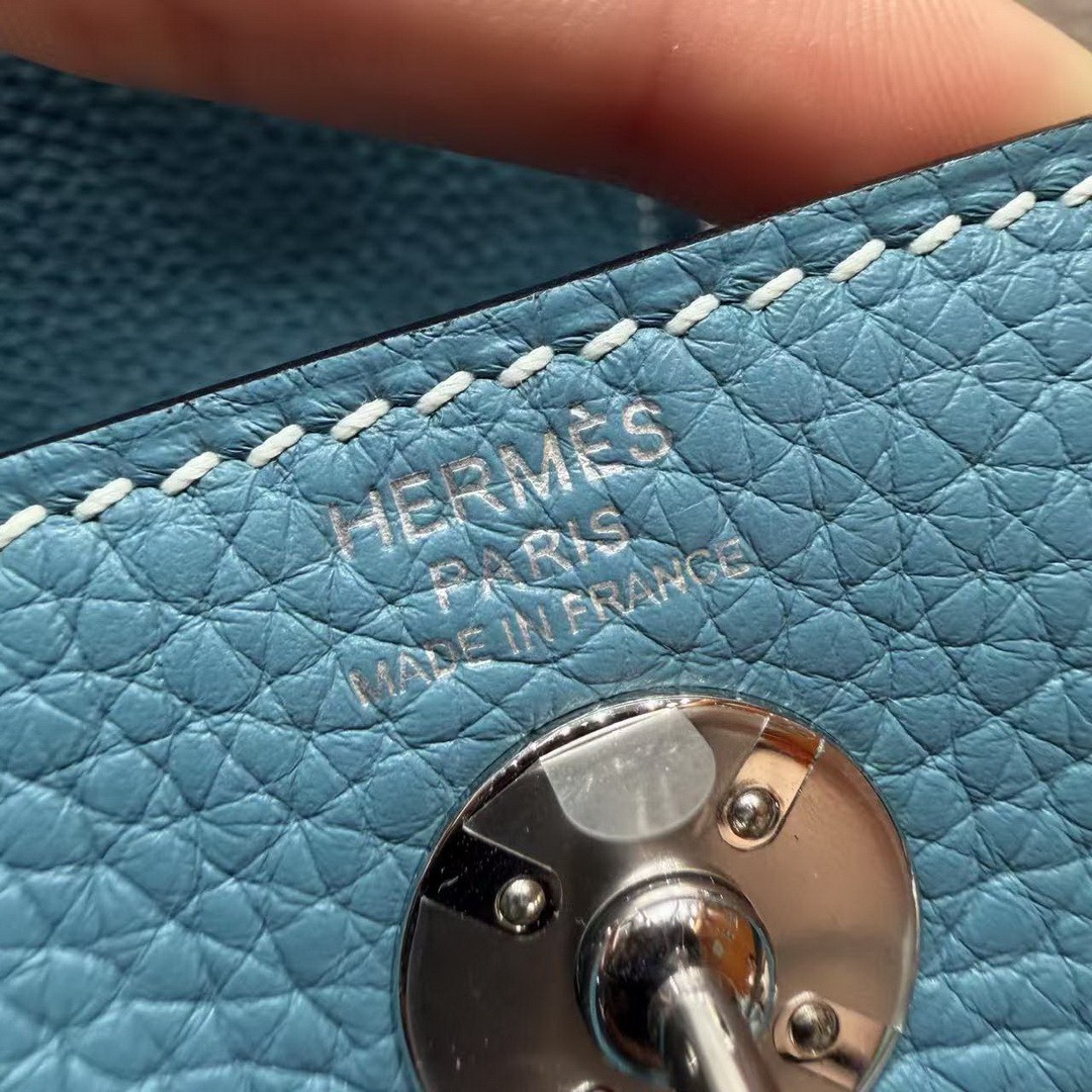 Hermes Lindy 19 CM Bag Handmade In Taurillon Clemence Leather Silver Hardware 75 Blue Jean - Image 16