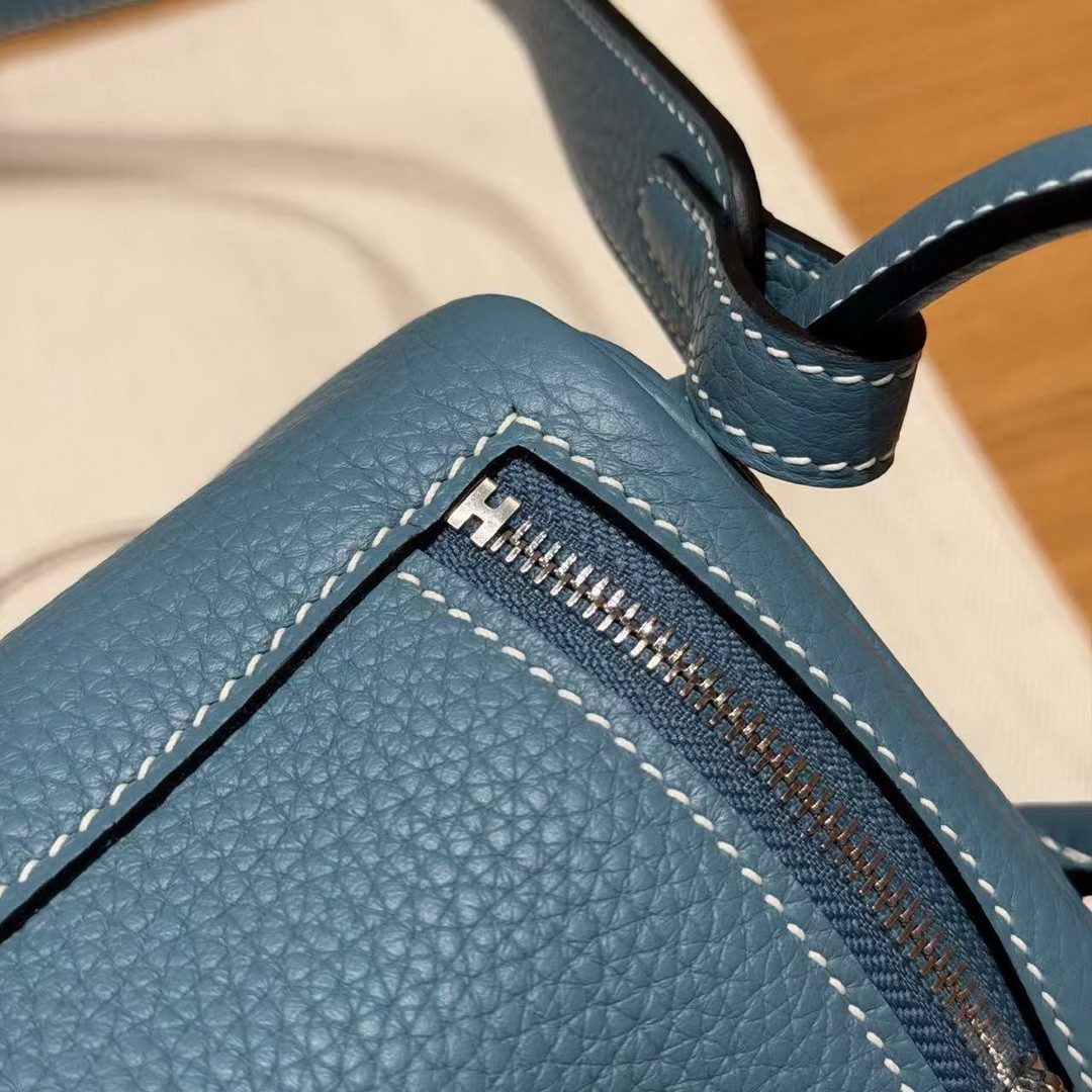 Hermes Lindy 19 CM Bag Handmade In Taurillon Clemence Leather Silver Hardware 75 Blue Jean - Image 10