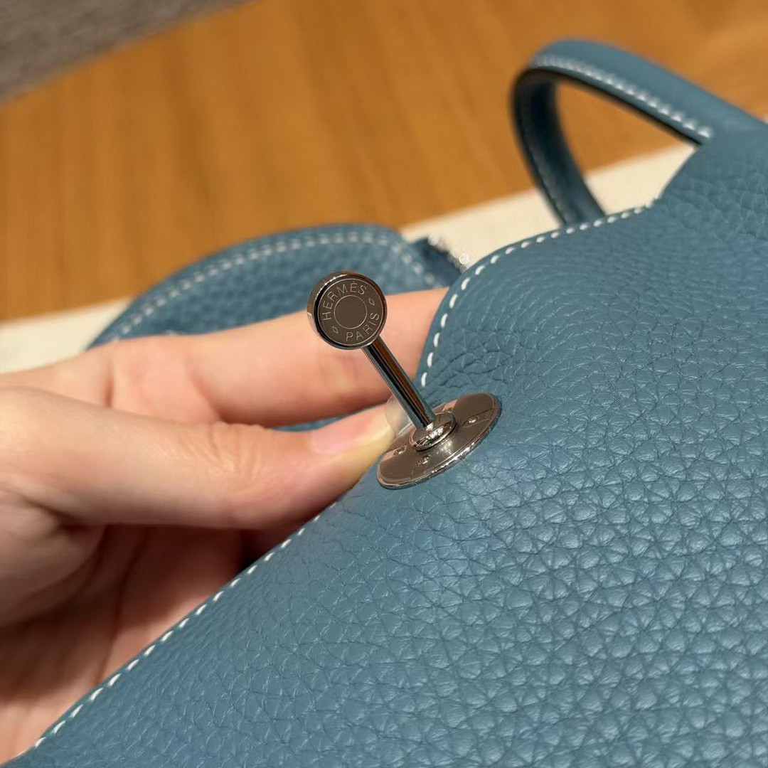 Hermes Lindy 19 CM Bag Handmade In Taurillon Clemence Leather Silver Hardware 75 Blue Jean - Image 7
