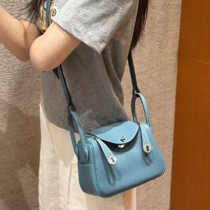 Hermes Lindy 19 CM Bag Handmade In Taurillon Clemence Leather Silver Hardware 75 Blue Jean - Image 4