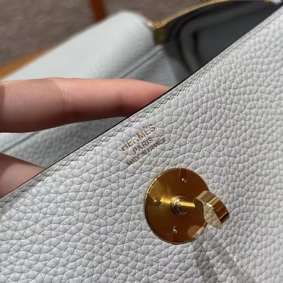 Hermes Lindy 26 CM Bag Handmade In Taurillon Clemence Leather Gold Hardware 08 Blue Pale - Image 16