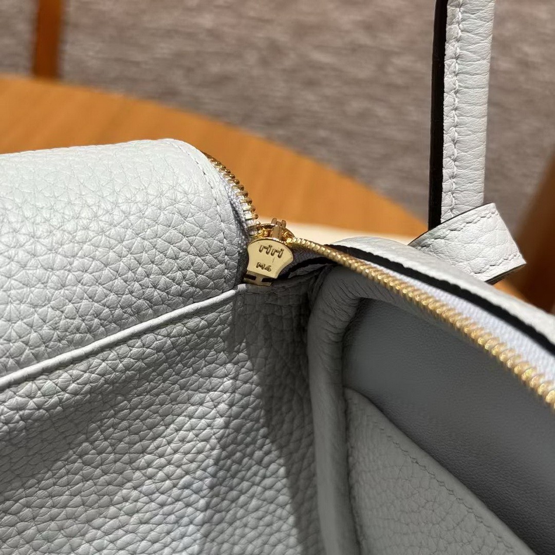 Hermes Lindy 26 CM Bag Handmade In Taurillon Clemence Leather Gold Hardware 08 Blue Pale - Image 14