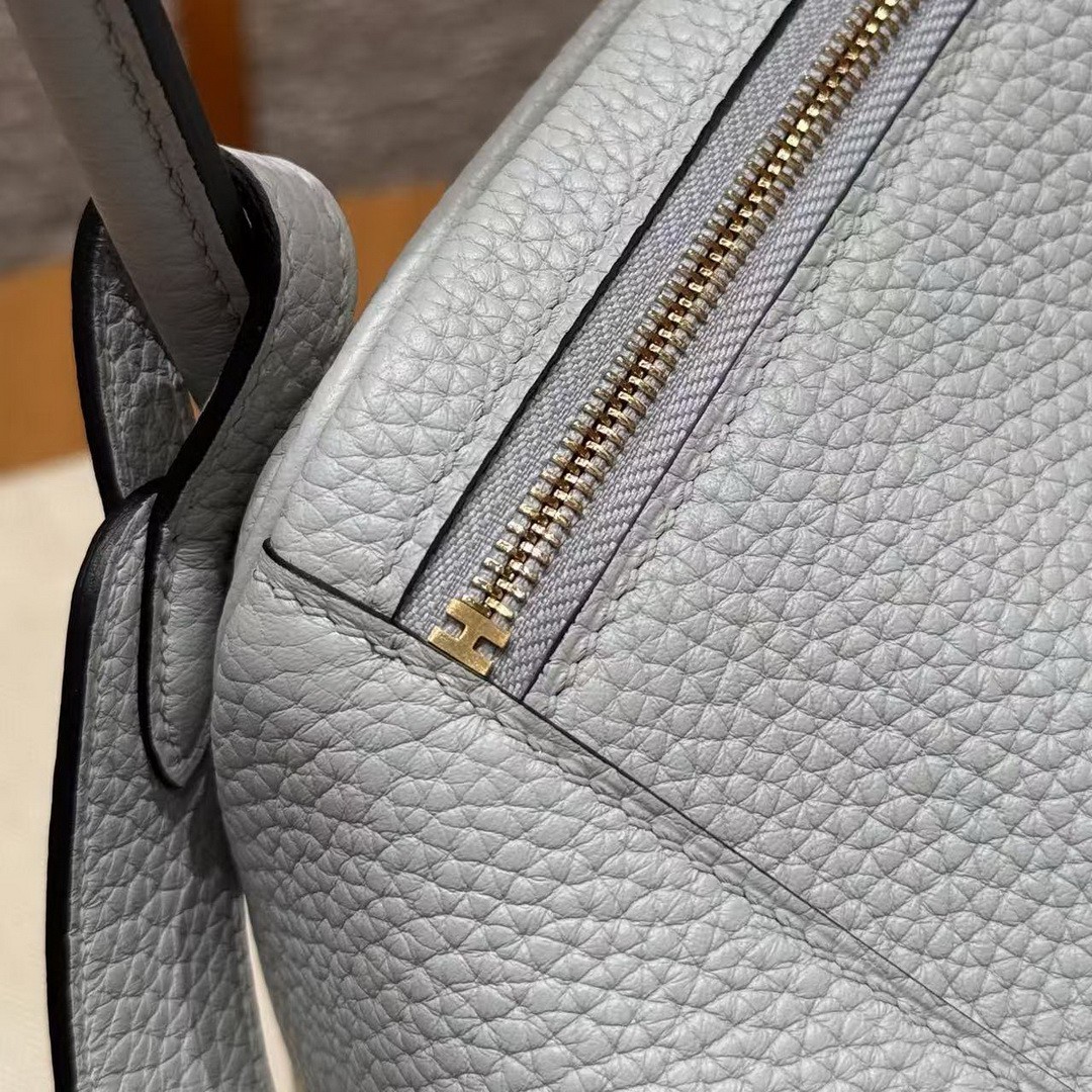 Hermes Lindy 26 CM Bag Handmade In Taurillon Clemence Leather Gold Hardware 08 Blue Pale - Image 8
