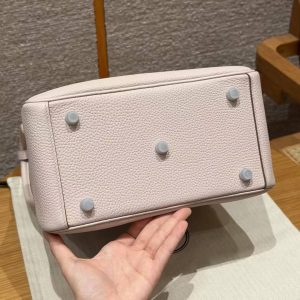 Hermes Lindy 26 CM Bag Handmade In Taurillon Clemence Leather Silver Hardware 09 Mauve Pale - Image 15