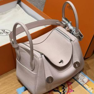 Hermes Lindy 26 CM Bag Handmade In Taurillon Clemence Leather Silver Hardware 09 Mauve Pale - Image 3