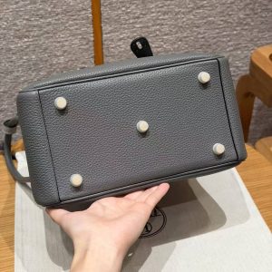 Hermes Lindy 26 CM Bag Handmade In Taurillon Clemence Leather and Alligator Gold Hardware 0L Gris Meyer - Image 18