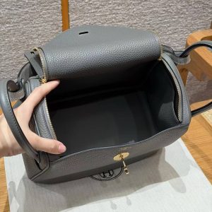 Hermes Lindy 26 CM Bag Handmade In Taurillon Clemence Leather and Alligator Gold Hardware 0L Gris Meyer - Image 17