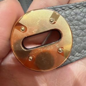 Hermes Lindy 26 CM Bag Handmade In Taurillon Clemence Leather and Alligator Gold Hardware 0L Gris Meyer - Image 15