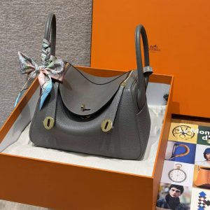 Hermes Lindy 26 CM Bag Handmade In Taurillon Clemence Leather and Alligator Gold Hardware 0L Gris Meyer - Image 13