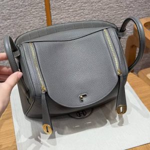 Hermes Lindy 26 CM Bag Handmade In Taurillon Clemence Leather and Alligator Gold Hardware 0L Gris Meyer - Image 12