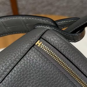 Hermes Lindy 26 CM Bag Handmade In Taurillon Clemence Leather and Alligator Gold Hardware 0L Gris Meyer - Image 10