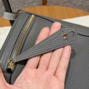 Hermes Lindy 26 CM Bag Handmade In Taurillon Clemence Leather and Alligator Gold Hardware 0L Gris Meyer - Image 9