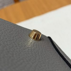 Hermes Lindy 26 CM Bag Handmade In Taurillon Clemence Leather and Alligator Gold Hardware 0L Gris Meyer - Image 5