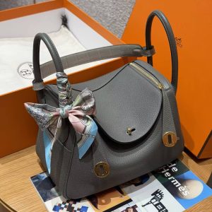 Hermes Lindy 26 CM Bag Handmade In Taurillon Clemence Leather and Alligator Gold Hardware 0L Gris Meyer - Image 3